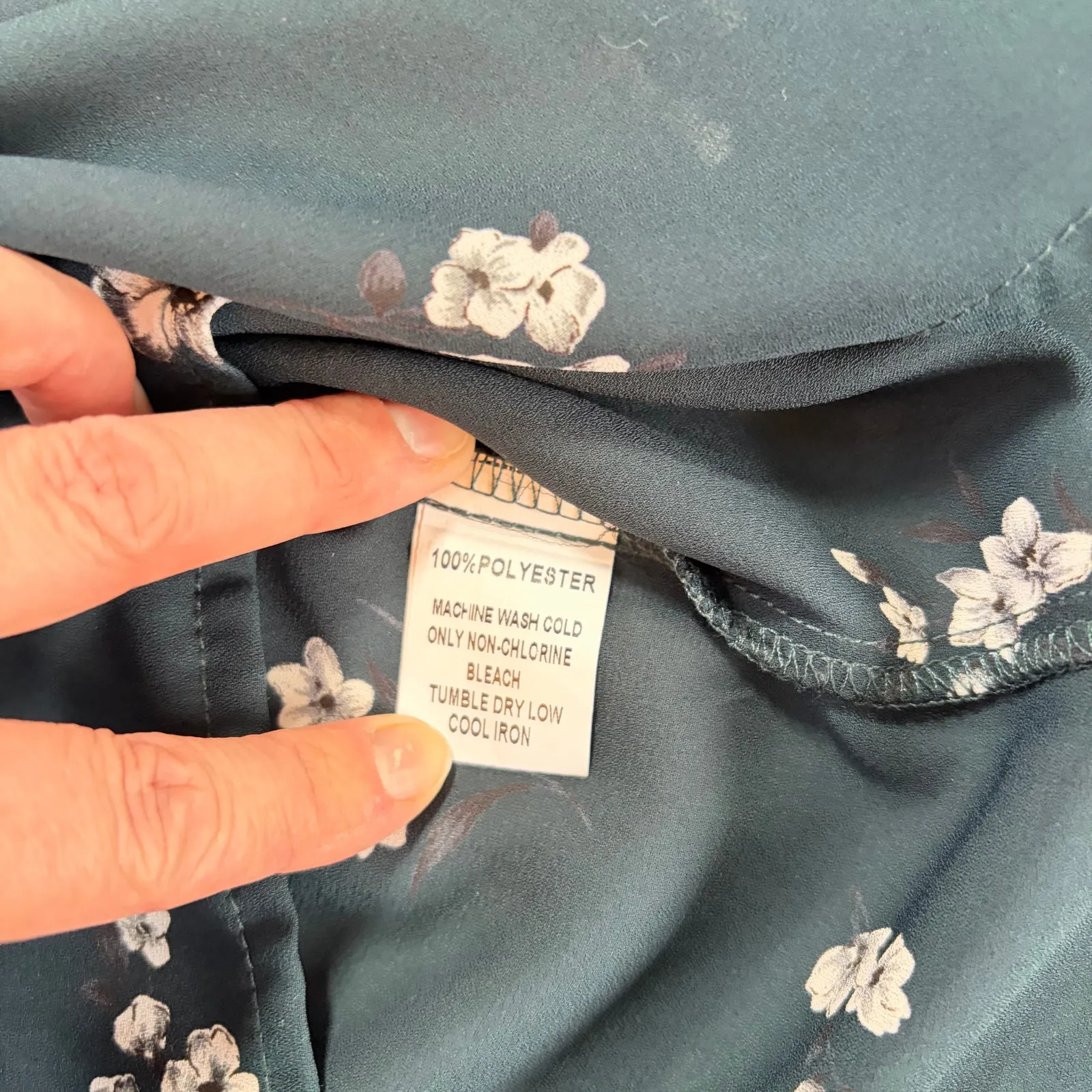 Papermoon womens green 3/4 sleeve blouse floral.  Size XS.  workwear, date night - Image 3