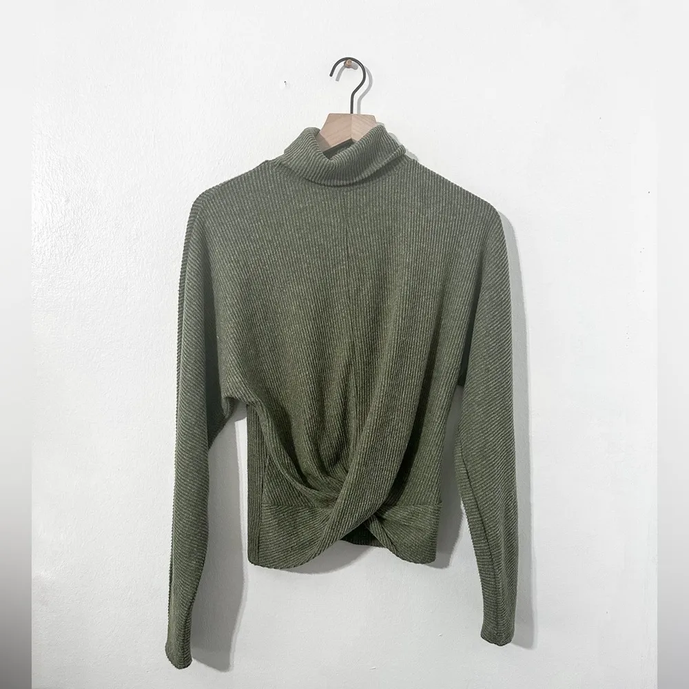 Almost Famous Hunter Green Turtle Neck Sweater Small - Image 2