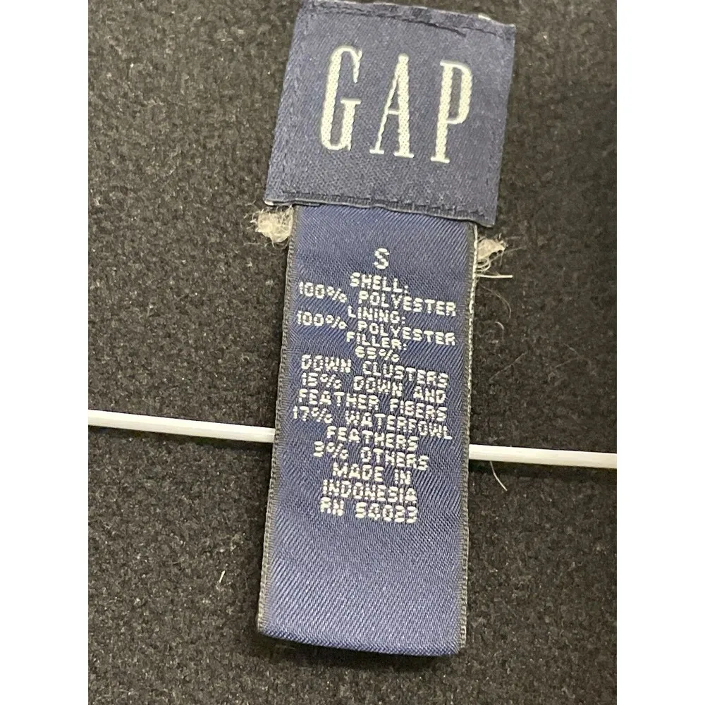 Gap Black Diamond Quilted Puffer Vest 2 pockets Zipper Closure - Image 3