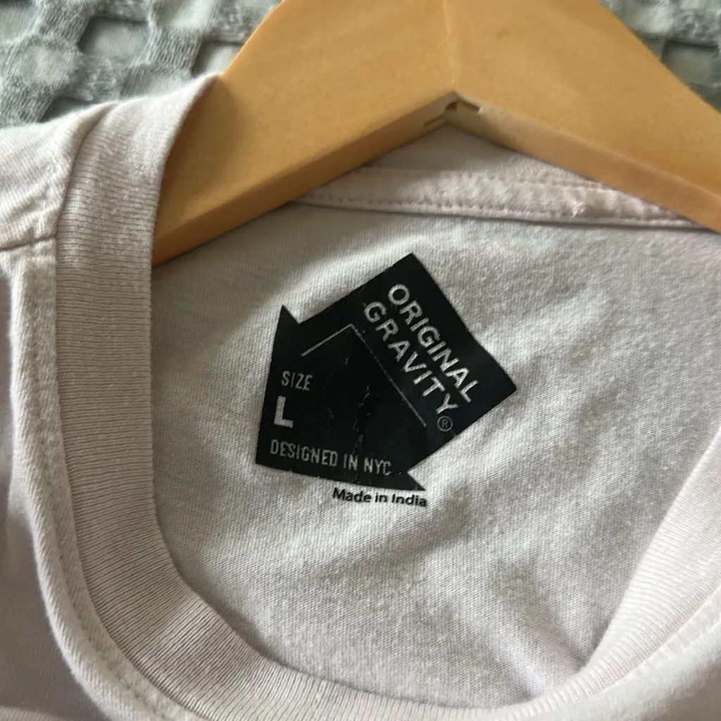 Original Gravity Graphic Long Sleeve Shirt with Comic Print Pink Size L - Image 4