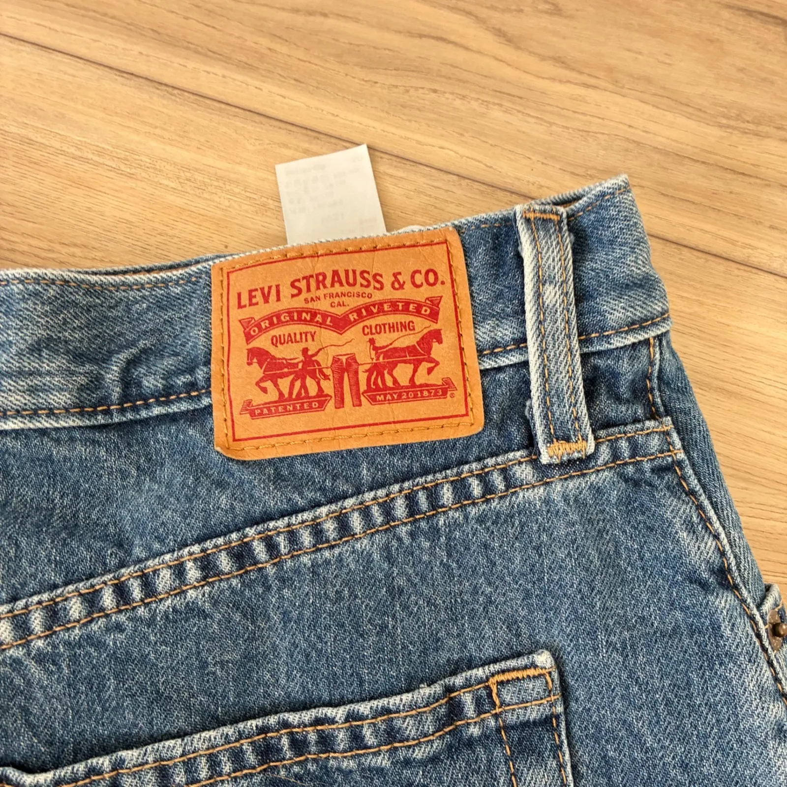 Levi Strauss Co High Waisted Mom Shorts Blue Denim Size 31 - Image 7