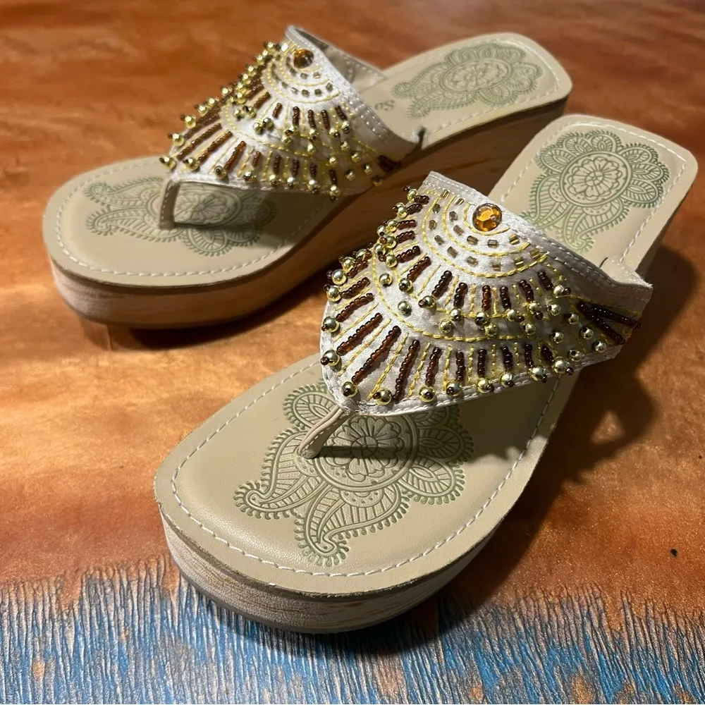 Vintage Skechers Wedge Sandals tan amber beaded  Gold Accents size 6 platform - Image 8