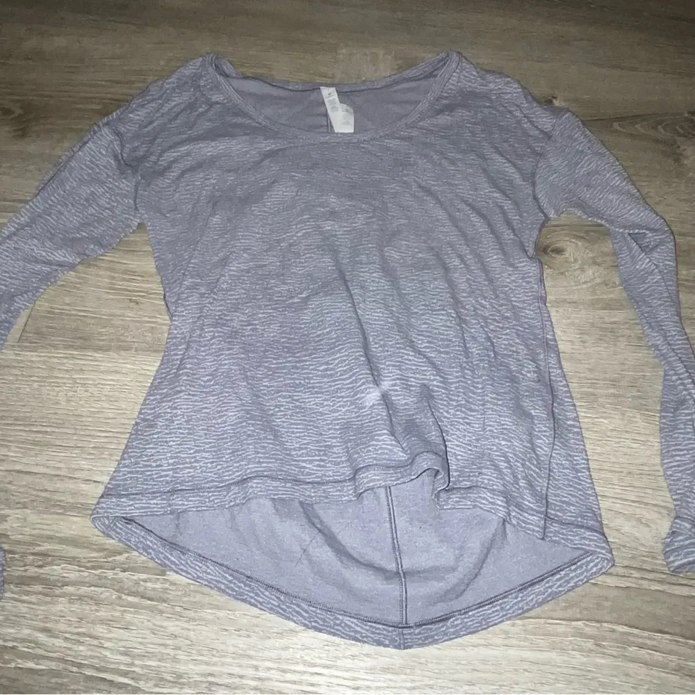Lululemon  long sleeve size 4 - Image 2
