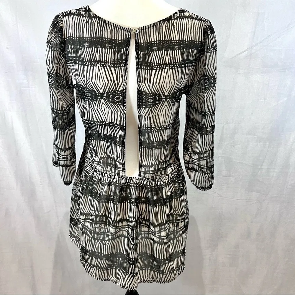 Black and white long sleeve abstract print backless peplum top size small - Image 4