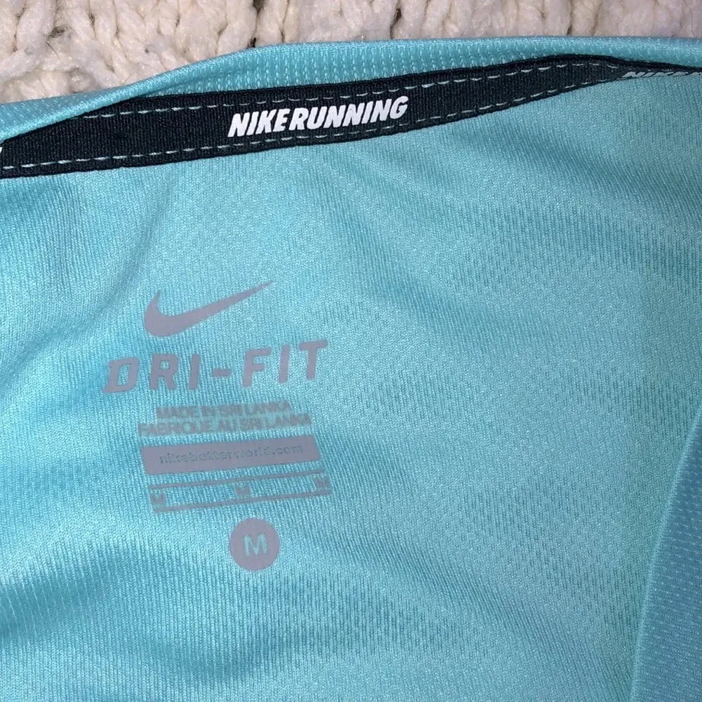 NIKE size medium Dri fit running athletic top - Image 3
