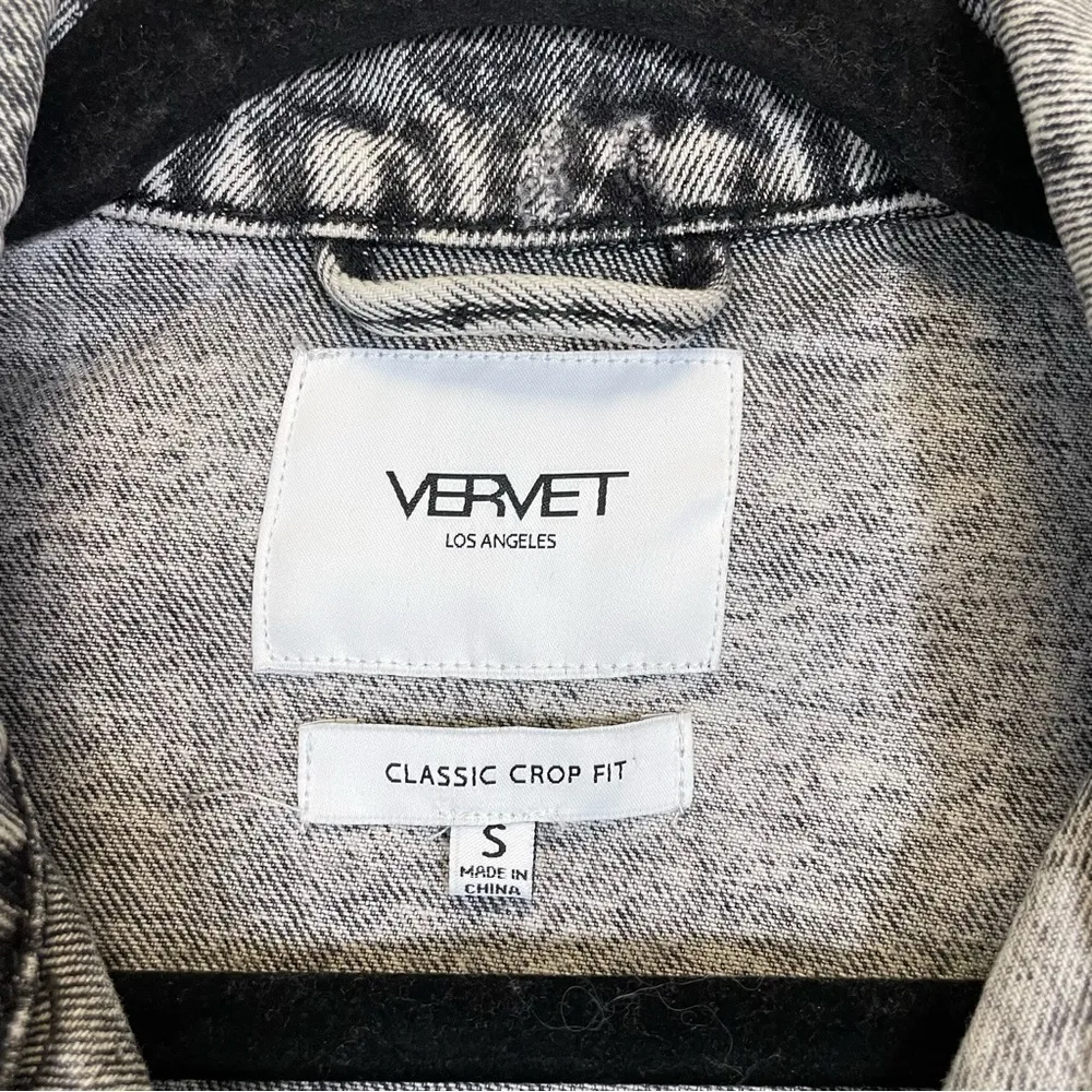 VERVET Classic Crop Fit‎ Distressed Denim Jacket Size S - Image 4