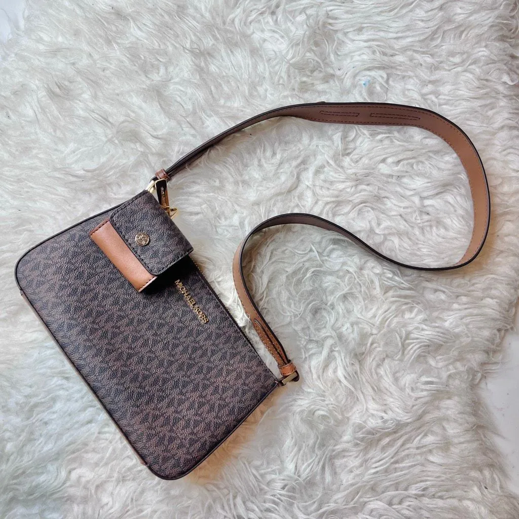 Michael Kors crossbody bag with AirPod case accesory - Image 3