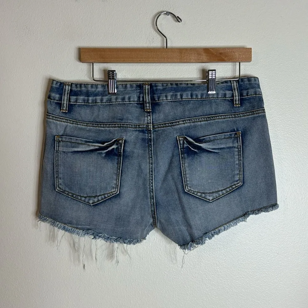 Others follow ladies cut off distressed denim shorts with beaded sides size 30 - Image 8