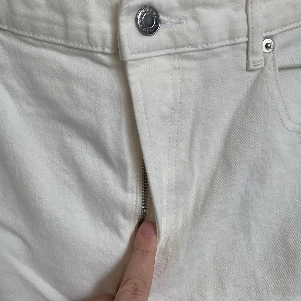 NWT Everlane The Cheeky Jean in Bone White - Image 4