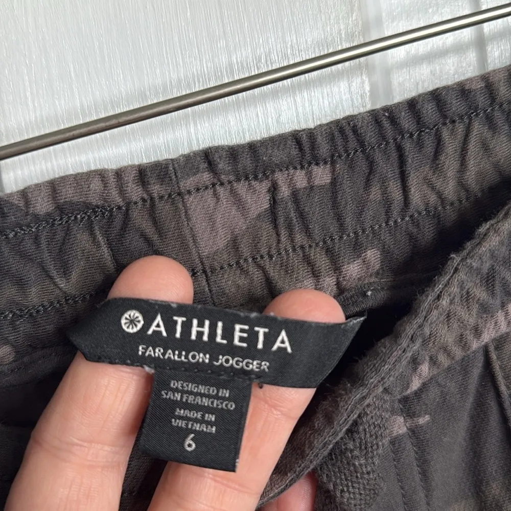 Athleta Camo Farallon Jogger #535275 in Black Olive Camo W1571 Sz 6 - Image 10