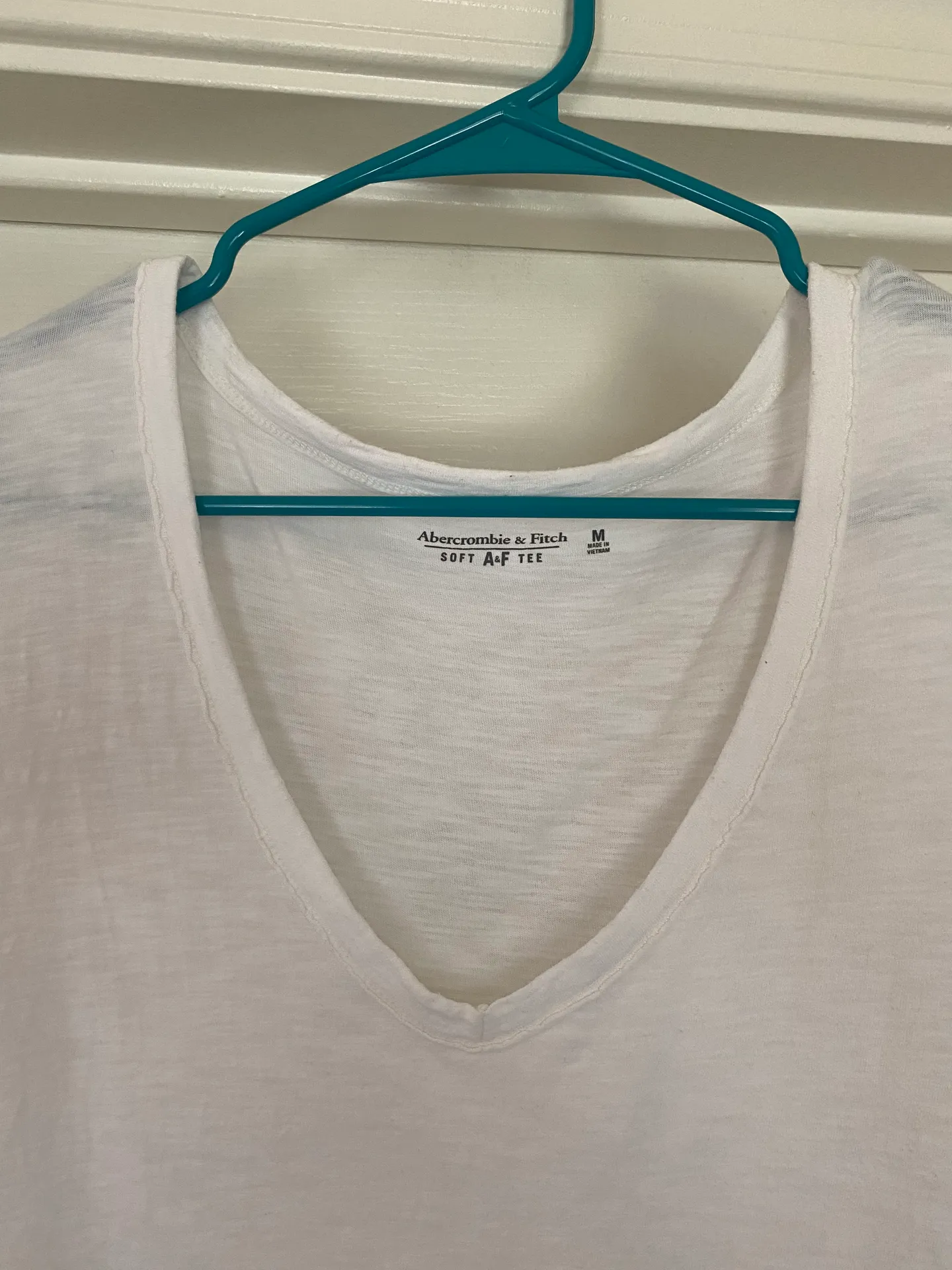 Soft AF Essential V-neck tee - Image 2