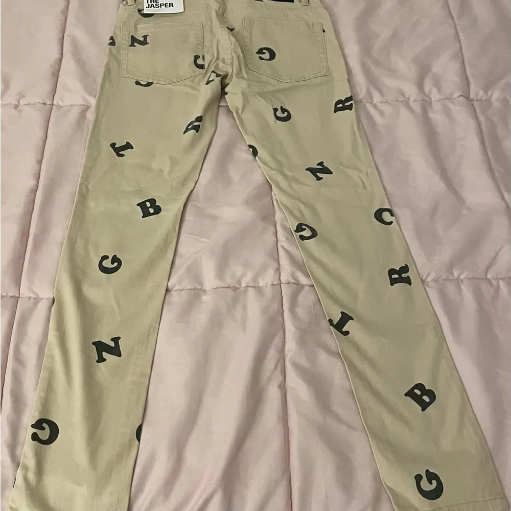NWT BCBG Generation Jasper Novelty Alphabet letters Nude skinny jeans, size 23” - Image 11