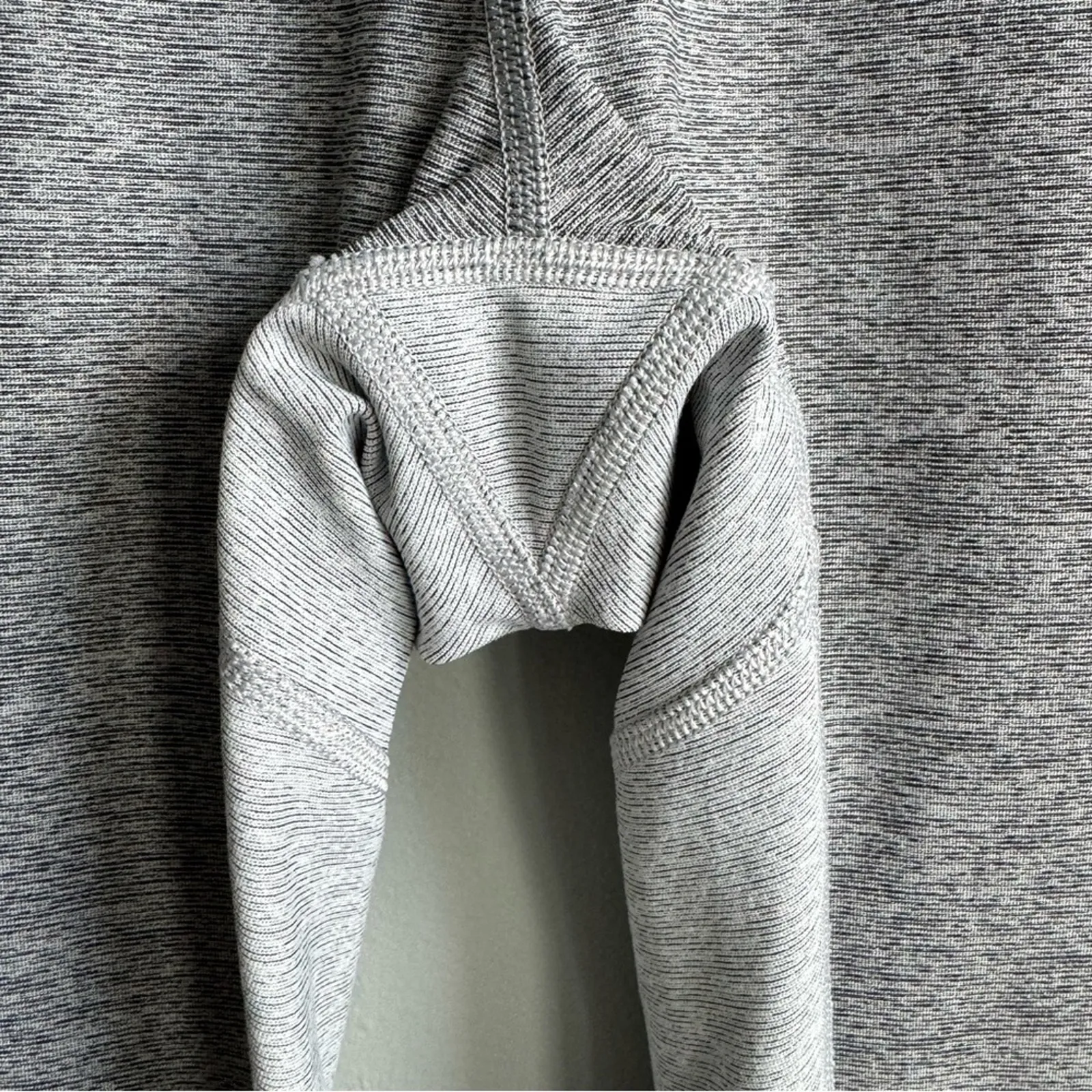 Outdoor Voices x Madewell Two Tone 3/4 Warmup Leggings (Small - Image 5