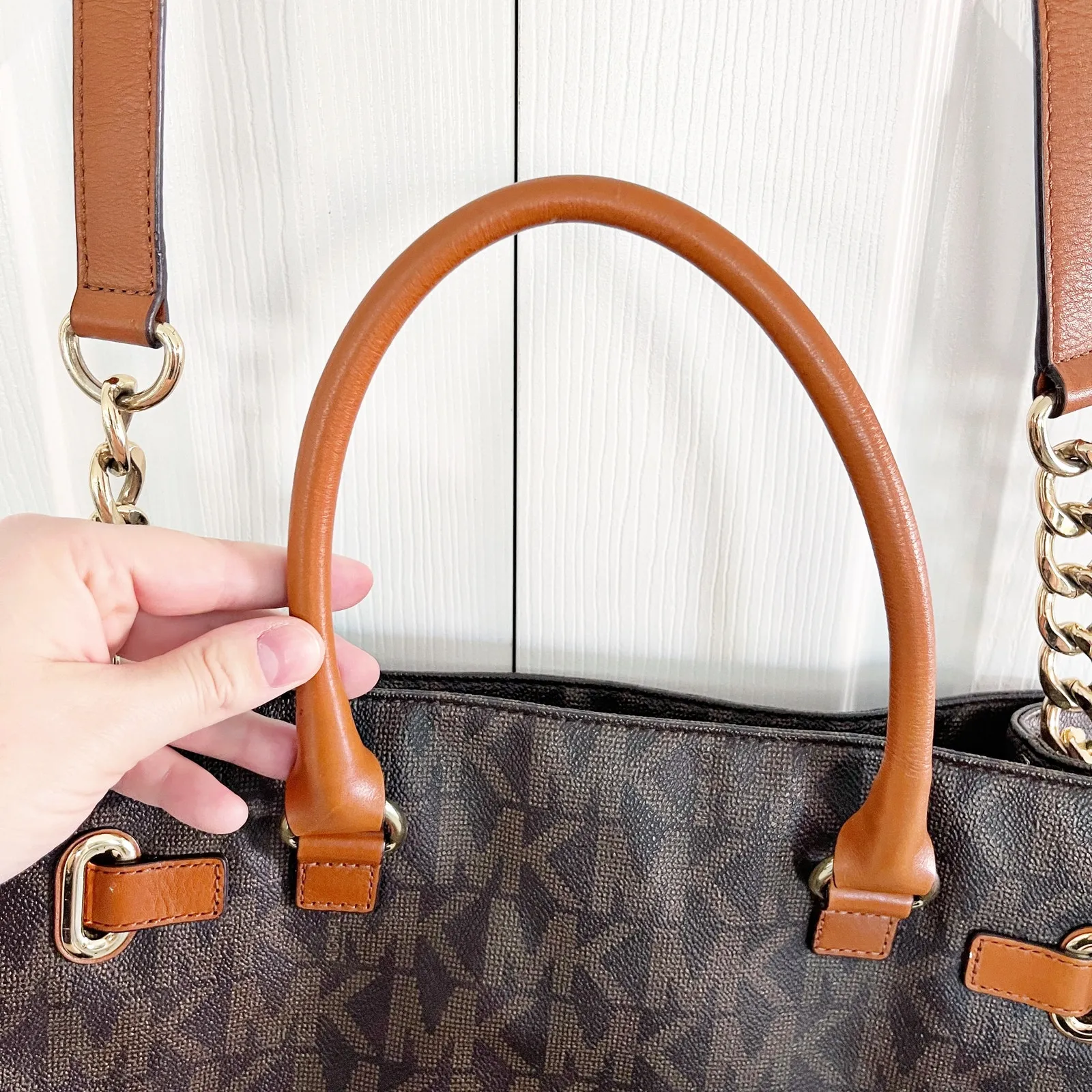 Michael Kors  Hamilton Large East West Monogram Shoulder Tote - Image 13