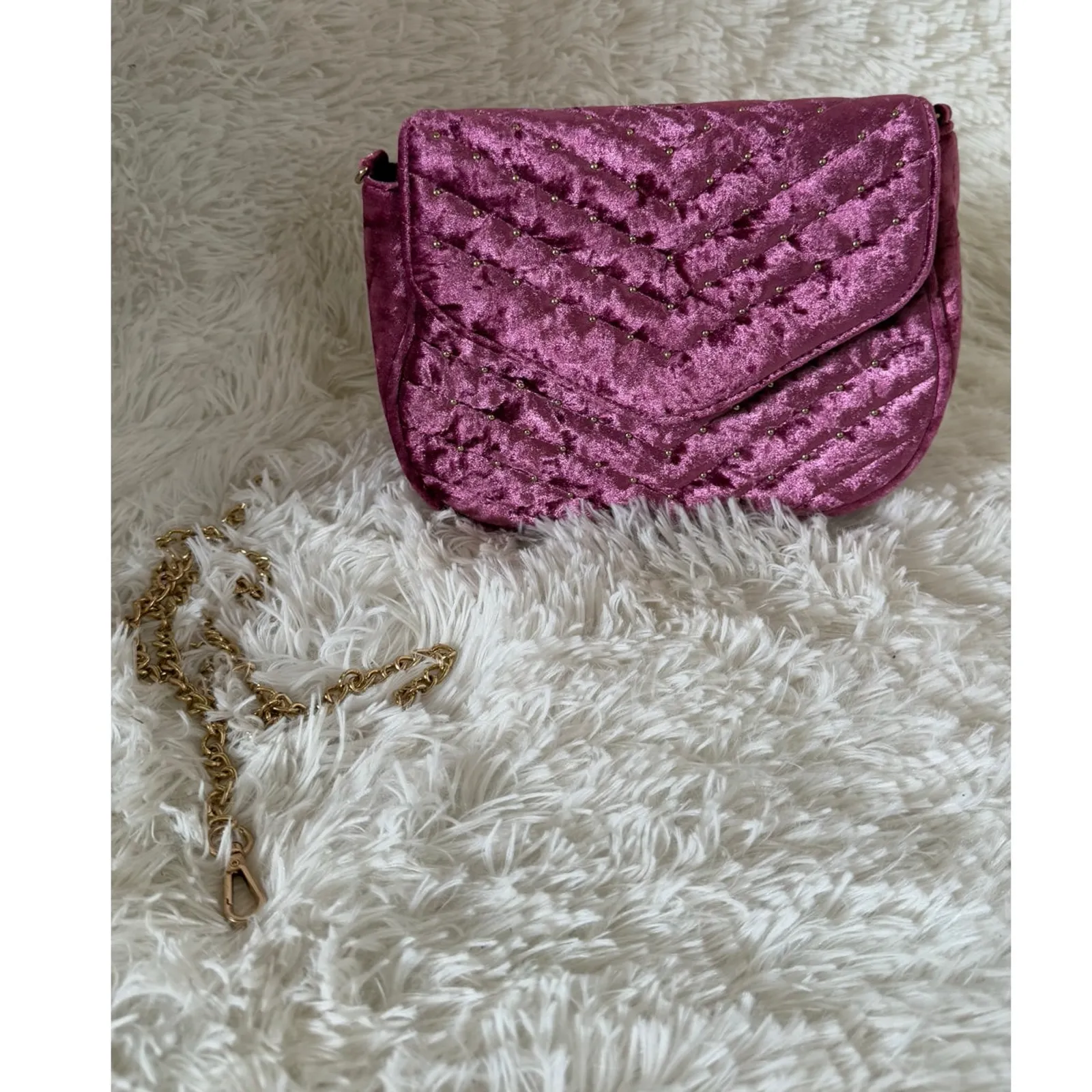 Urban Expressions Velvet Quilted Crossbody Purse Pink Gold Chain - Image 10