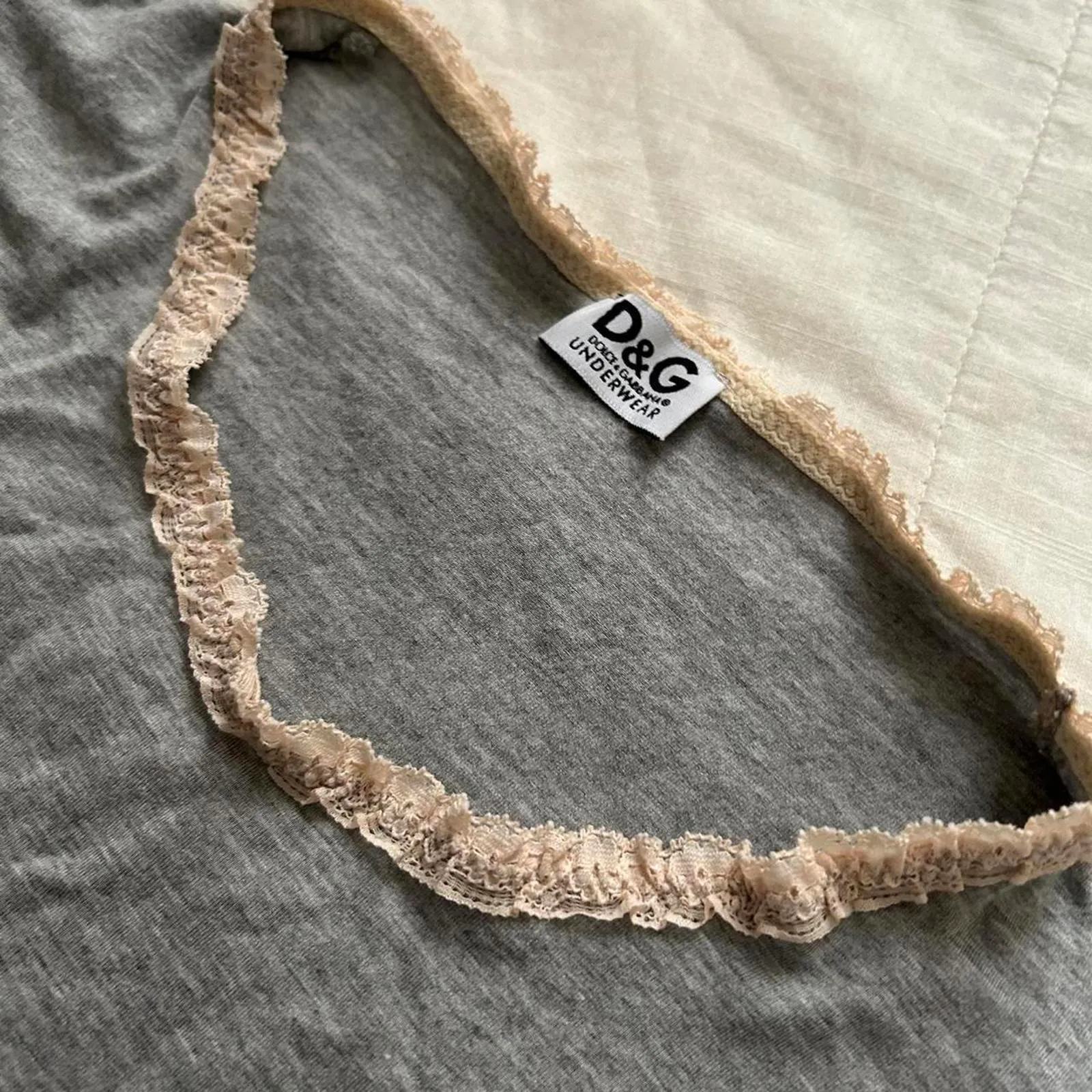 D&G dolce and gabbana grey pink lace neckline trim tee with little bow detail - Image 3