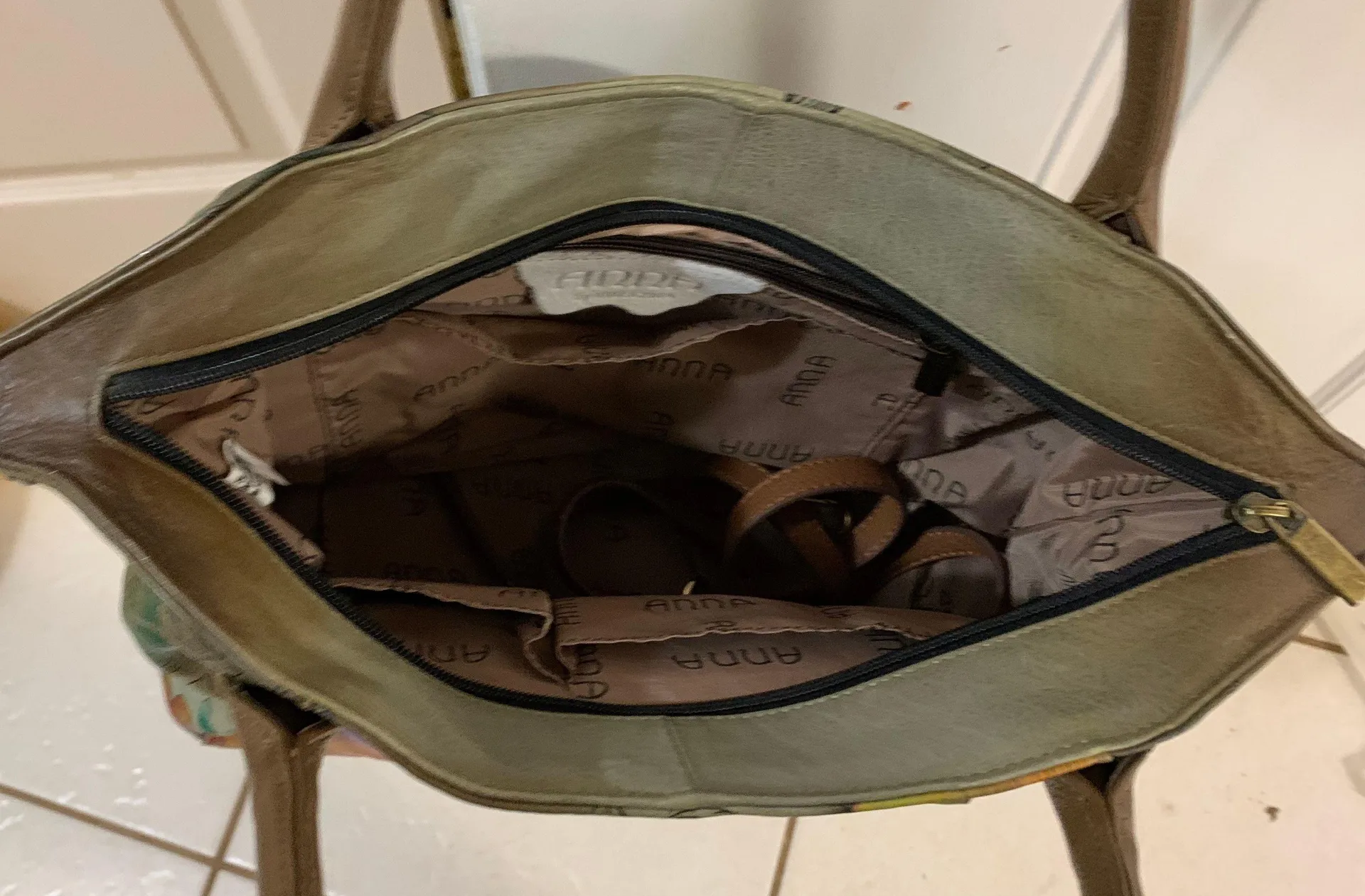 Anuschka Anna Gray Hand Bag - Image 6