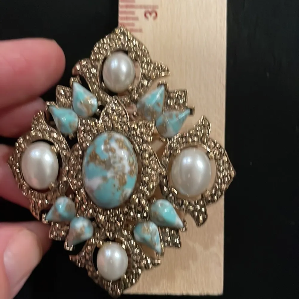 Sarah Coventry Robin’s egg pearl turquoise and golden brooch pin Gold - Image 3
