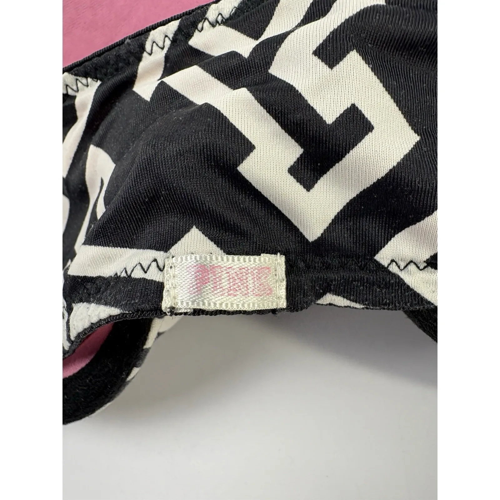 VS PINK 34D Push‎ Up Bra Black/white Geo Print Pink Lining - Image 3