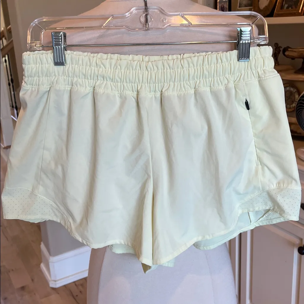 Athletic Shorts Pastel Yellow Size M - Image 2