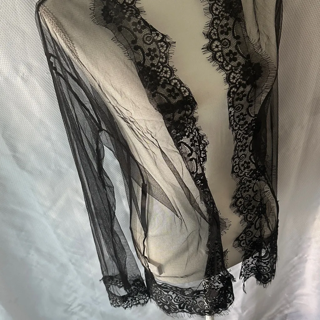 Chic Black Lace Women's Robe Size M - Image 3