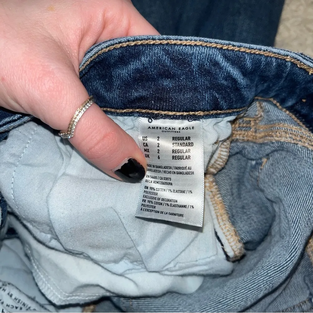 American Eagle Distressed Tomgirl jeans size 2 regular - Image 5