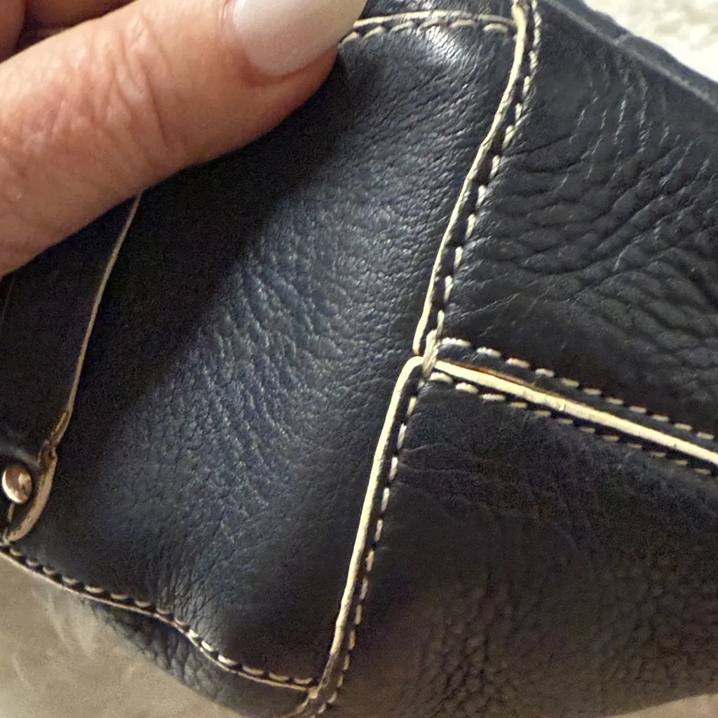 Elegant Leather Women's Bag - Image 5