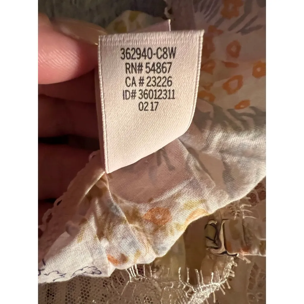 Victoria's Secret  Lace Trim Floral Romper - Size Small. - Image 8