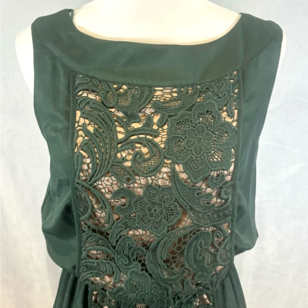 Forrest green and nude lace panel dress with pockets size small - Image 4