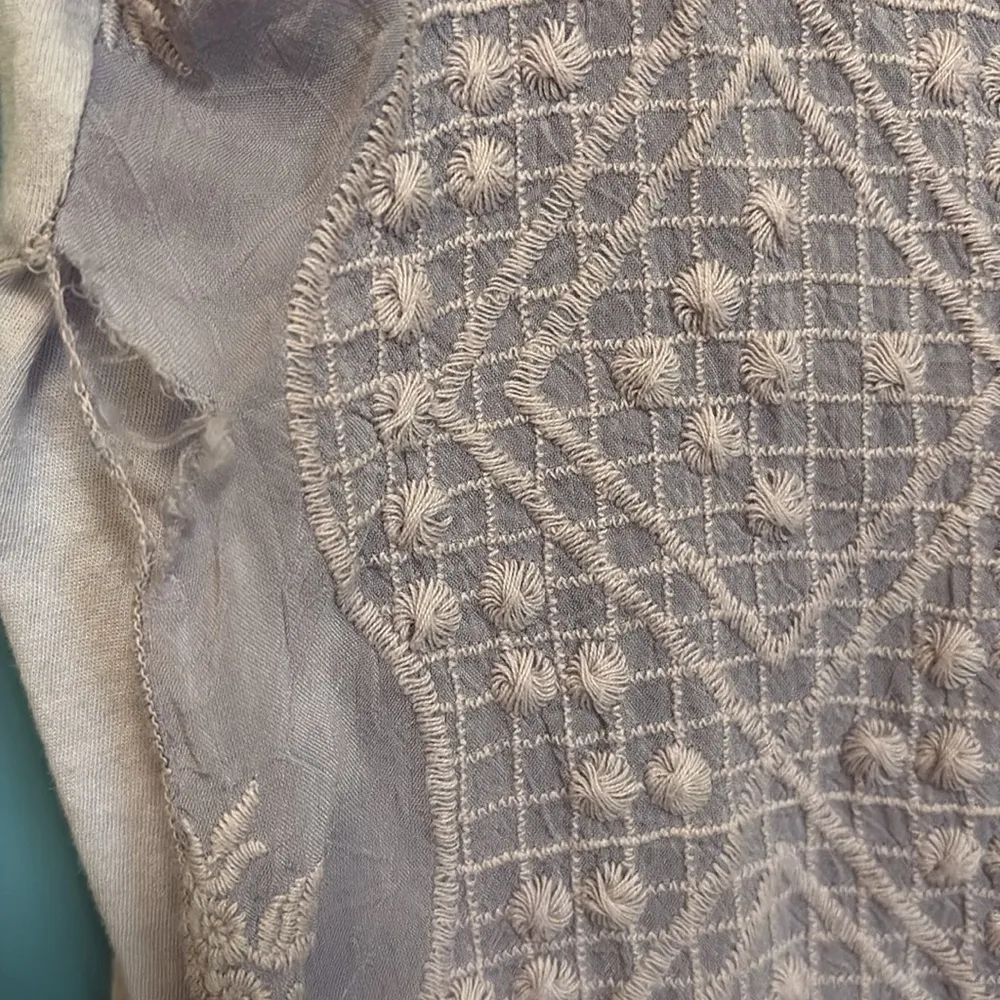 JOHNNY WAS 4 Love and Liberty Lightest Lavender Floral Embroidered Tunic- flaw - Image 11