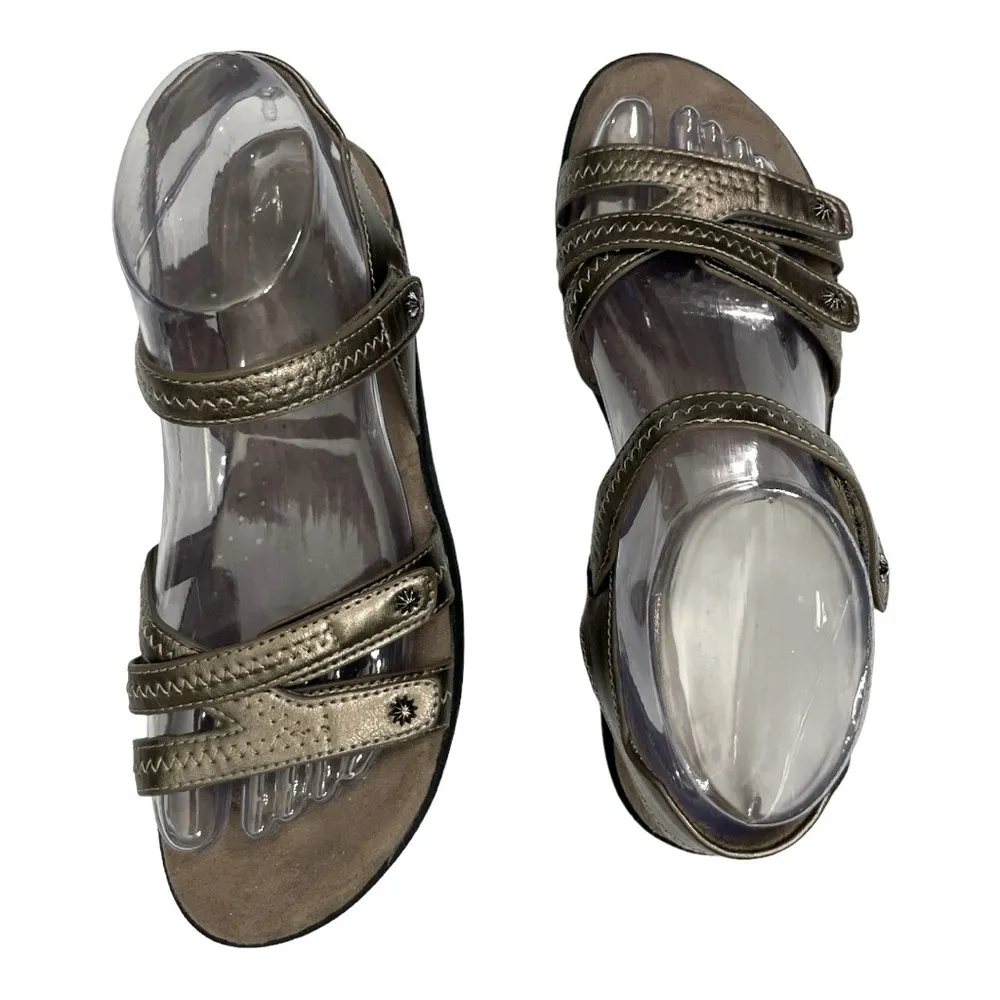 CUSHIONAIRE Women's Bartel comfort footbed Sandal with +Comfort size 7.5M - Image 6