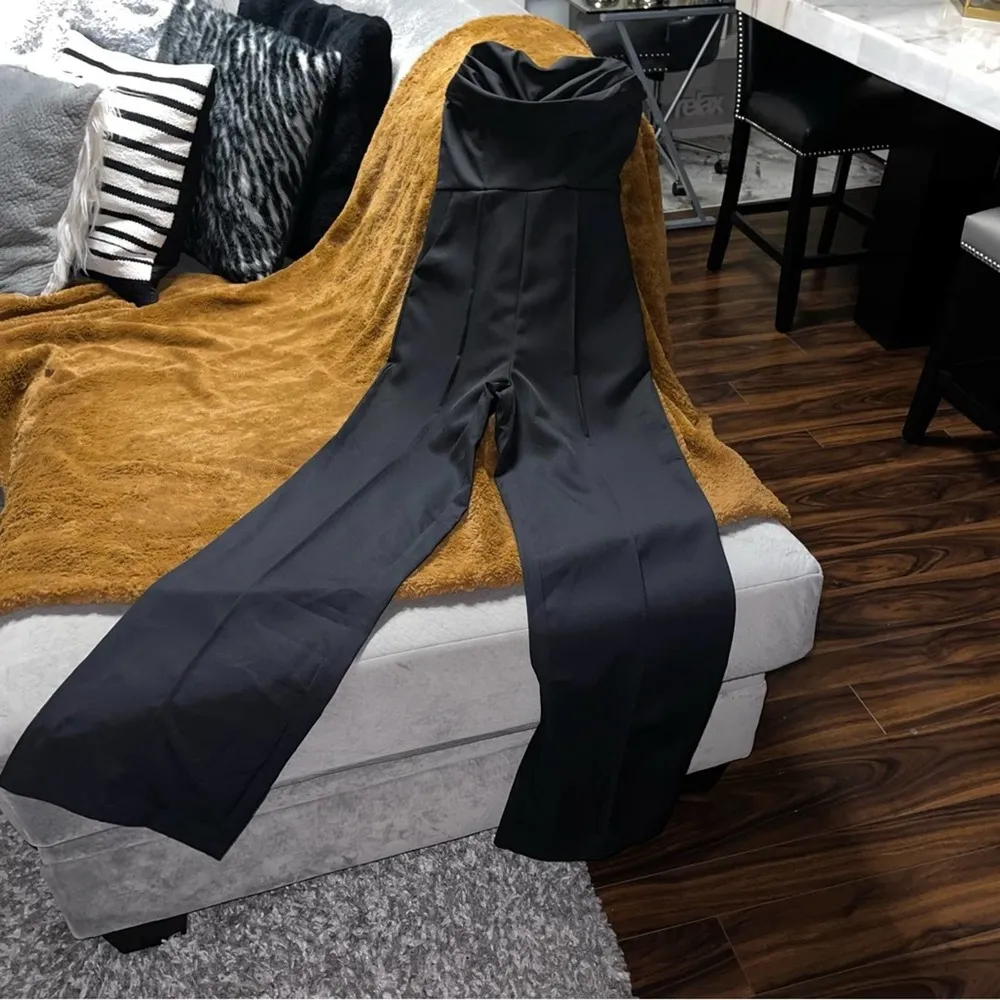 PrettyLittleThing Black Bandeau Cowl Neck Pocket Detail Jumpsuit - Image 3