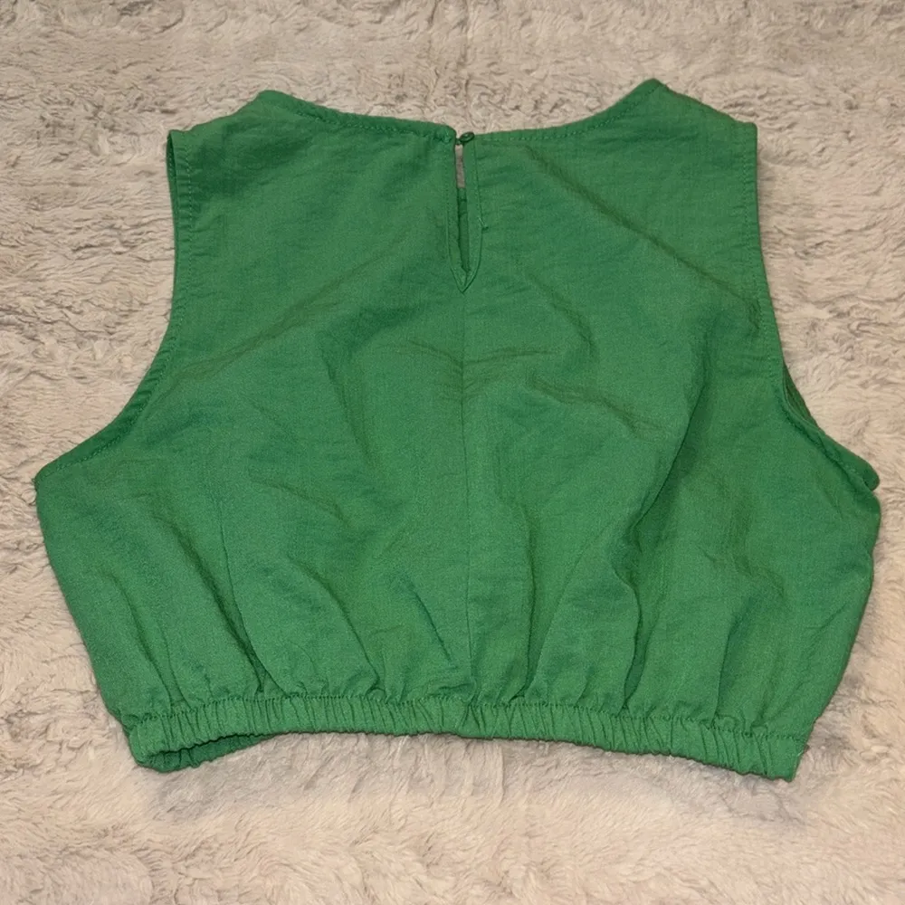 American Threads Green crop top • size medium • - Image 7