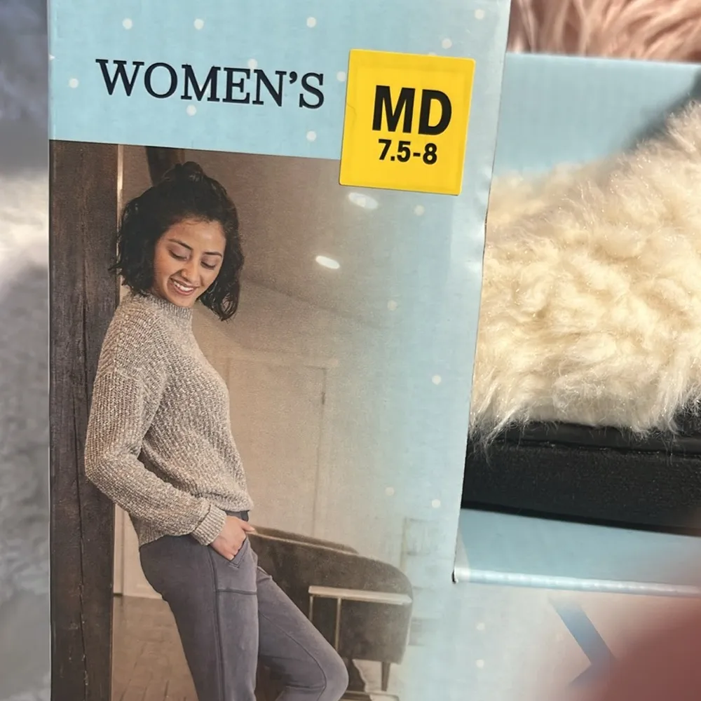 Comfy White Fleece Lined Slippers Black Memory Foam - Image 5