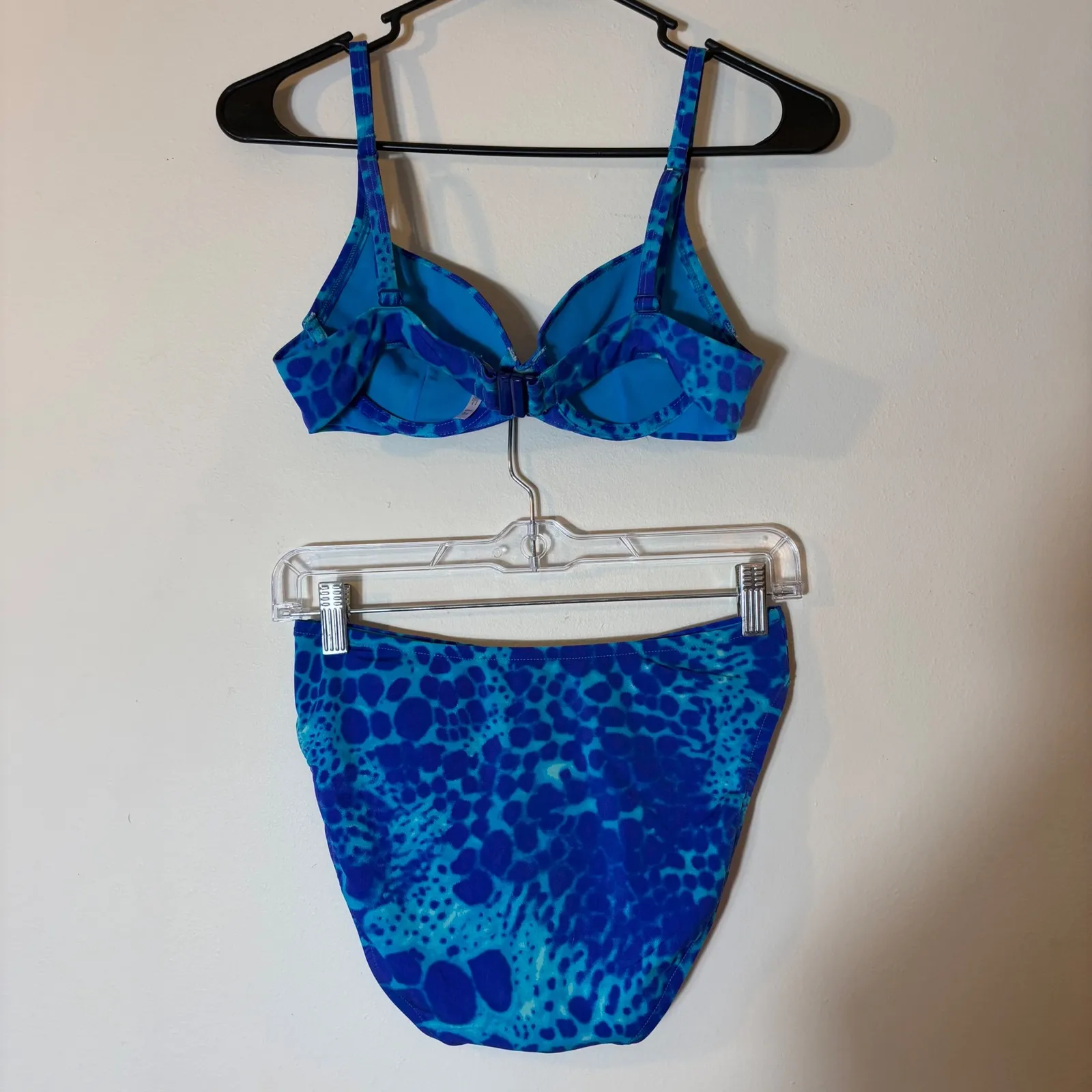 Victoria's Secret Swimwear Set Medium Bikini Top 36A‎ Blue Leopard Print - Image 4