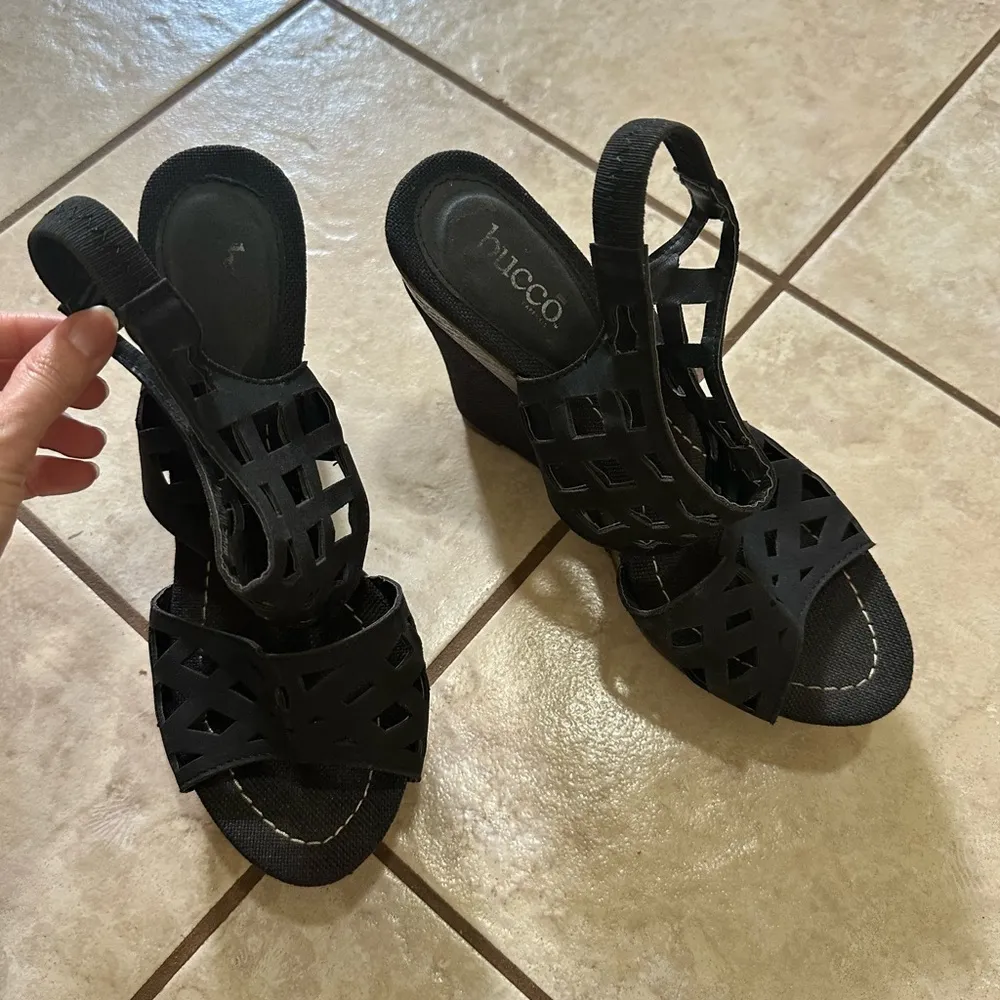 Bucco Serenas Wedge Sandal Black 9 Laser Cut Straw Heel Platform - Image 8