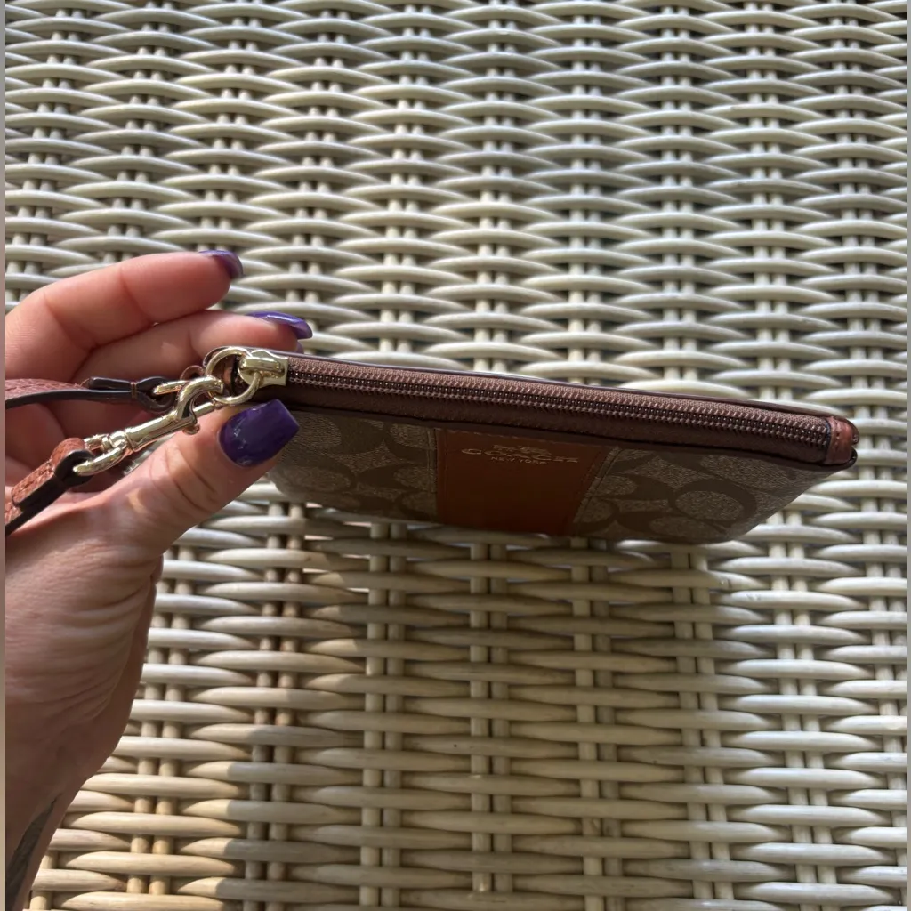 Coach Signature C Leather Wristlet‎ - Image 4