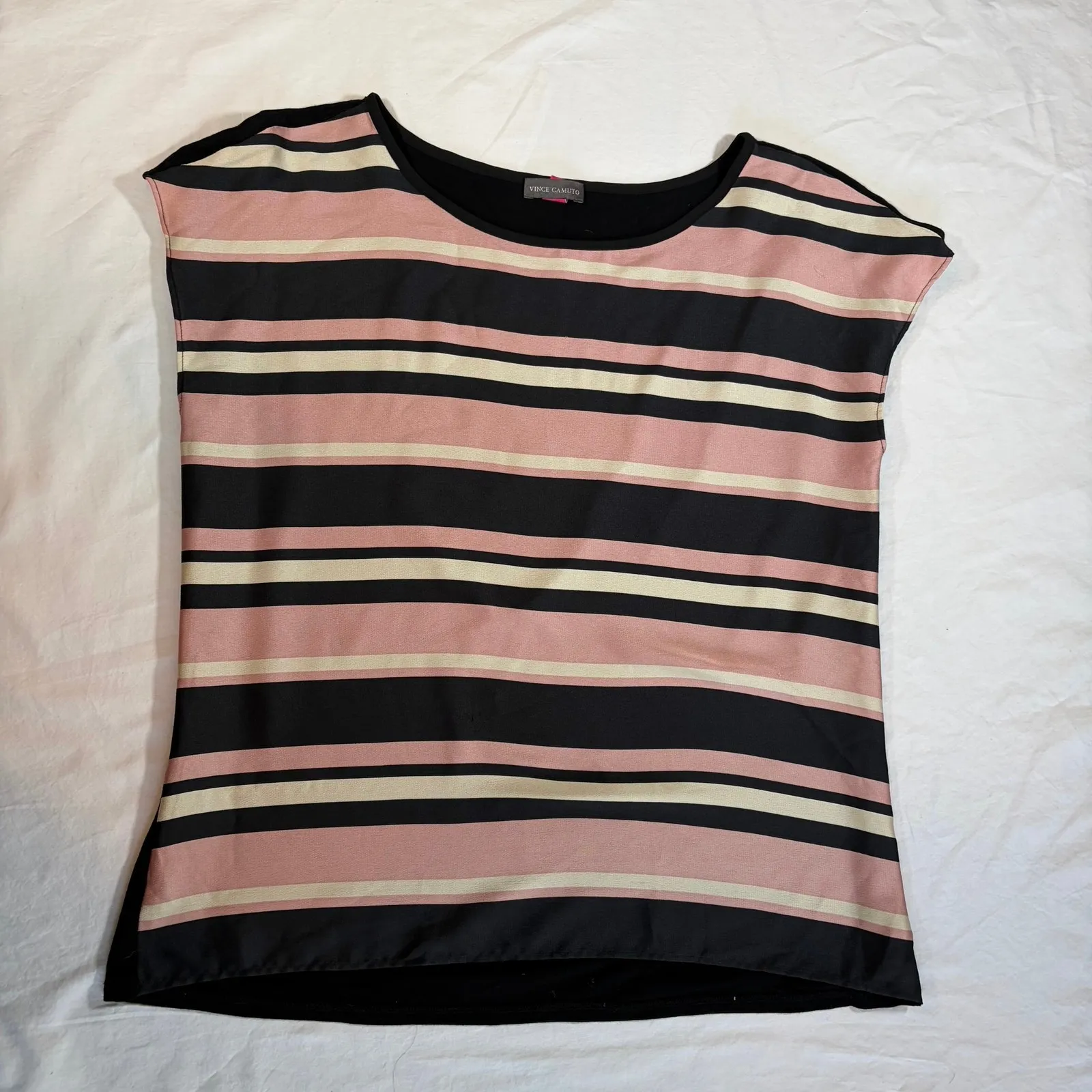 Vince Camuto women’s cap sleeve top. Shell. Pink/black silky Flowy Size XS - Image 4