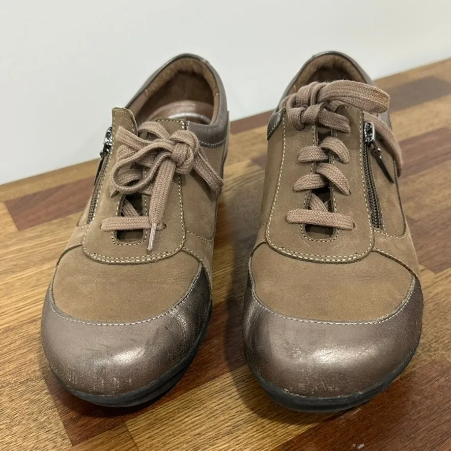 Dansko Womens Loretta Shoe 40 Brown Nubuck Leather Lace Wedge Sneaker Comfort - Image 5