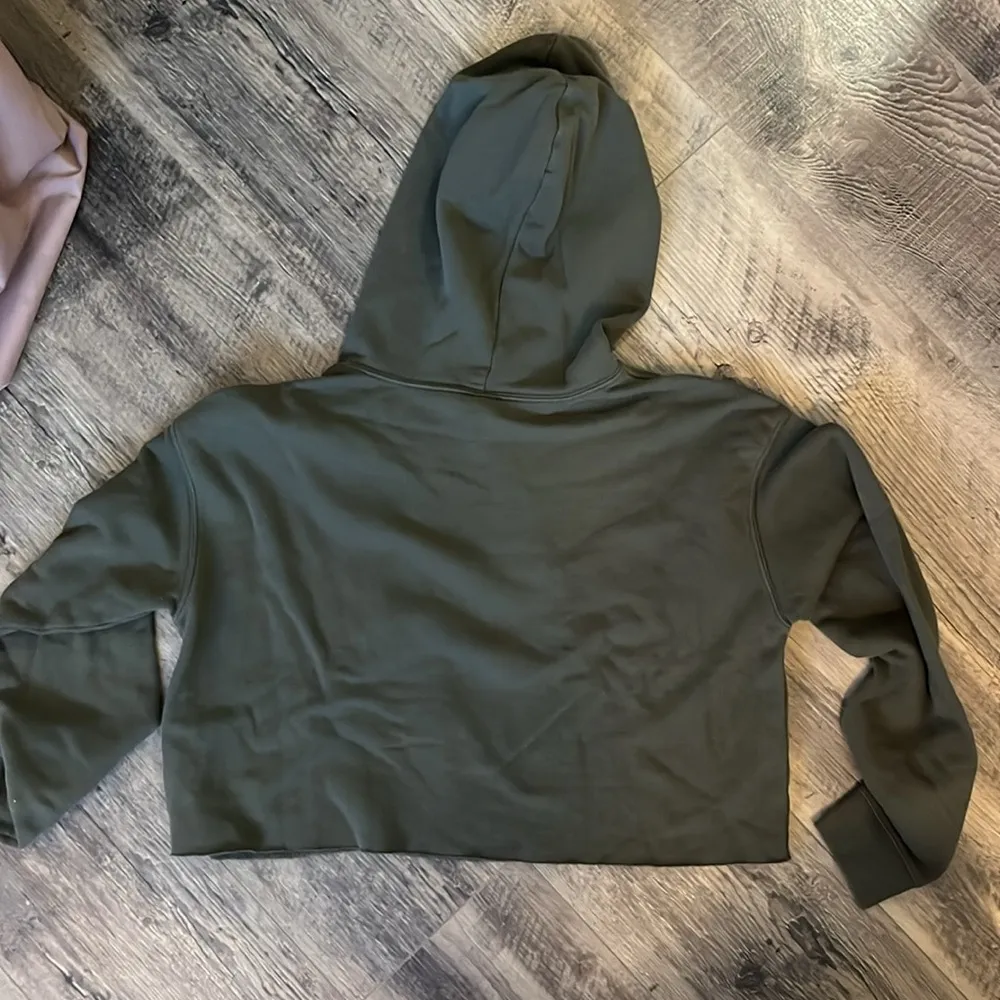 Olive green cropped hoodie Size L - Image 2
