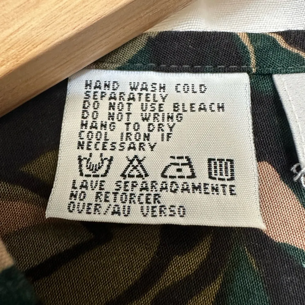 Chaus vintage leopard button down shirt size medium - Image 3