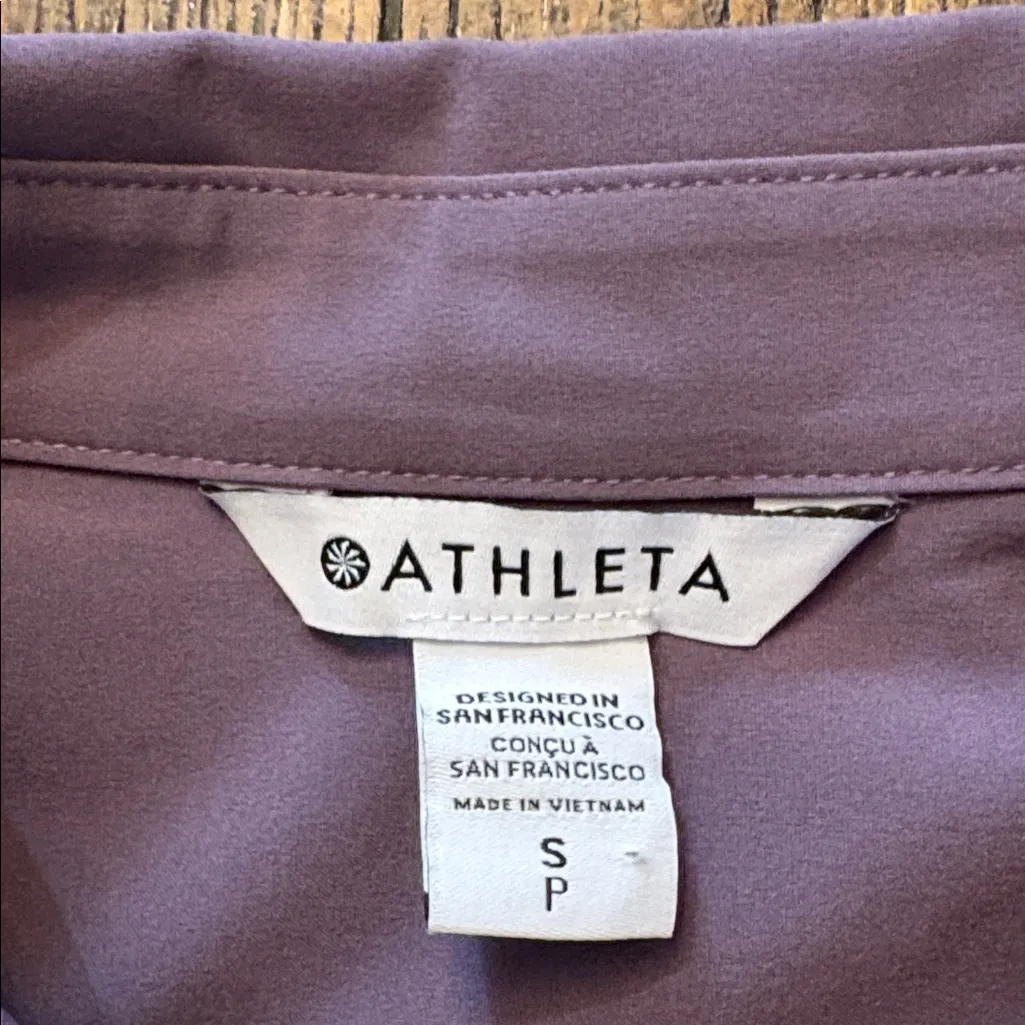 Athleta Urbanite Top Dusk Violet Long Sleeve Button Down Small EUC - Image 4