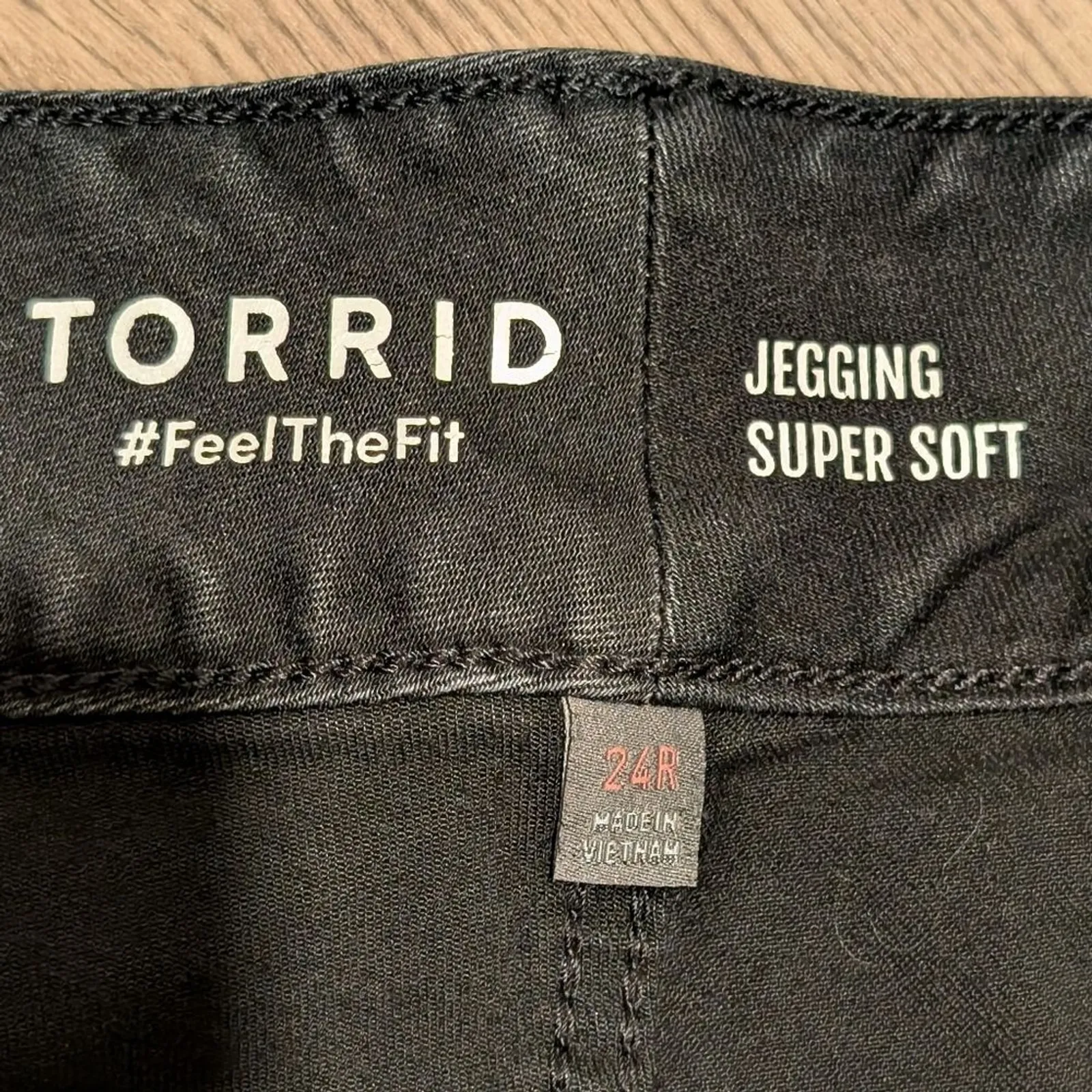 Torrid Jeans Plus 24 3X Black Jegging Skinny Leg Denim Pants Stretchy Super Soft - Image 2