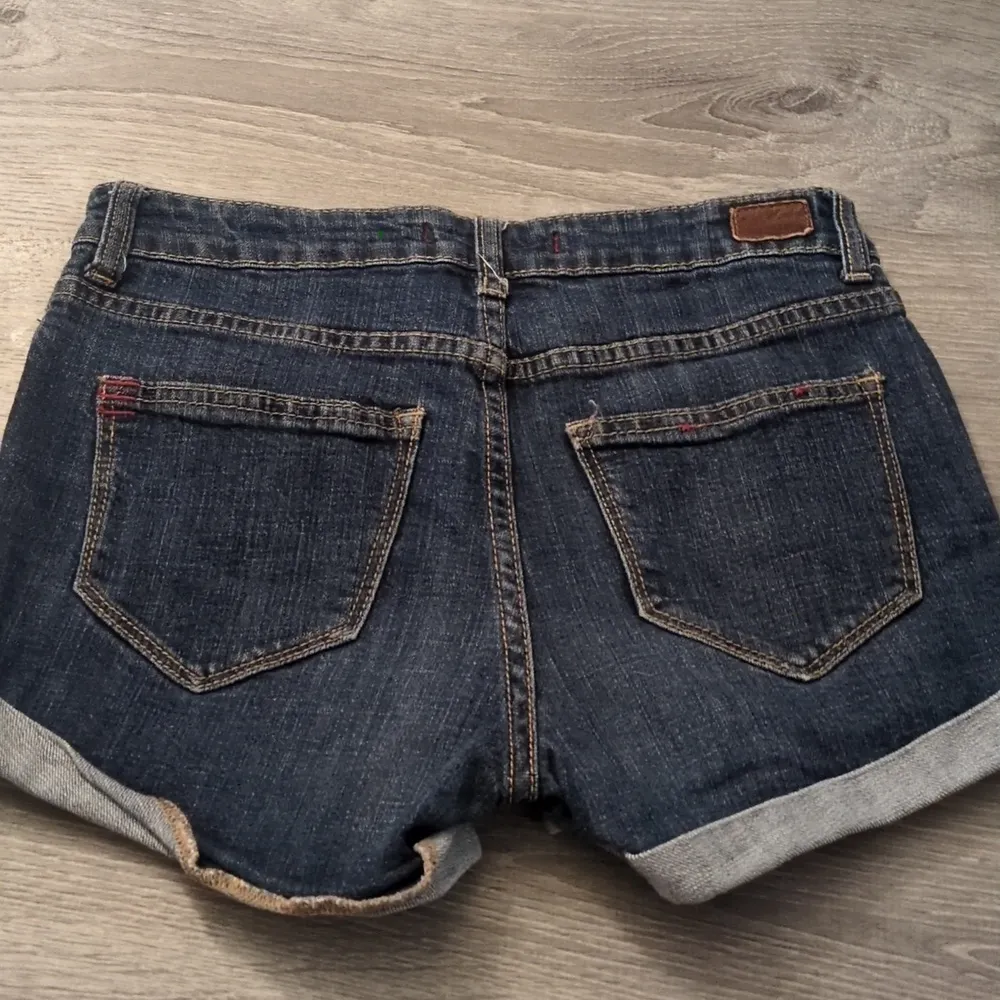 BDG shortie shorts size 27 - Image 3