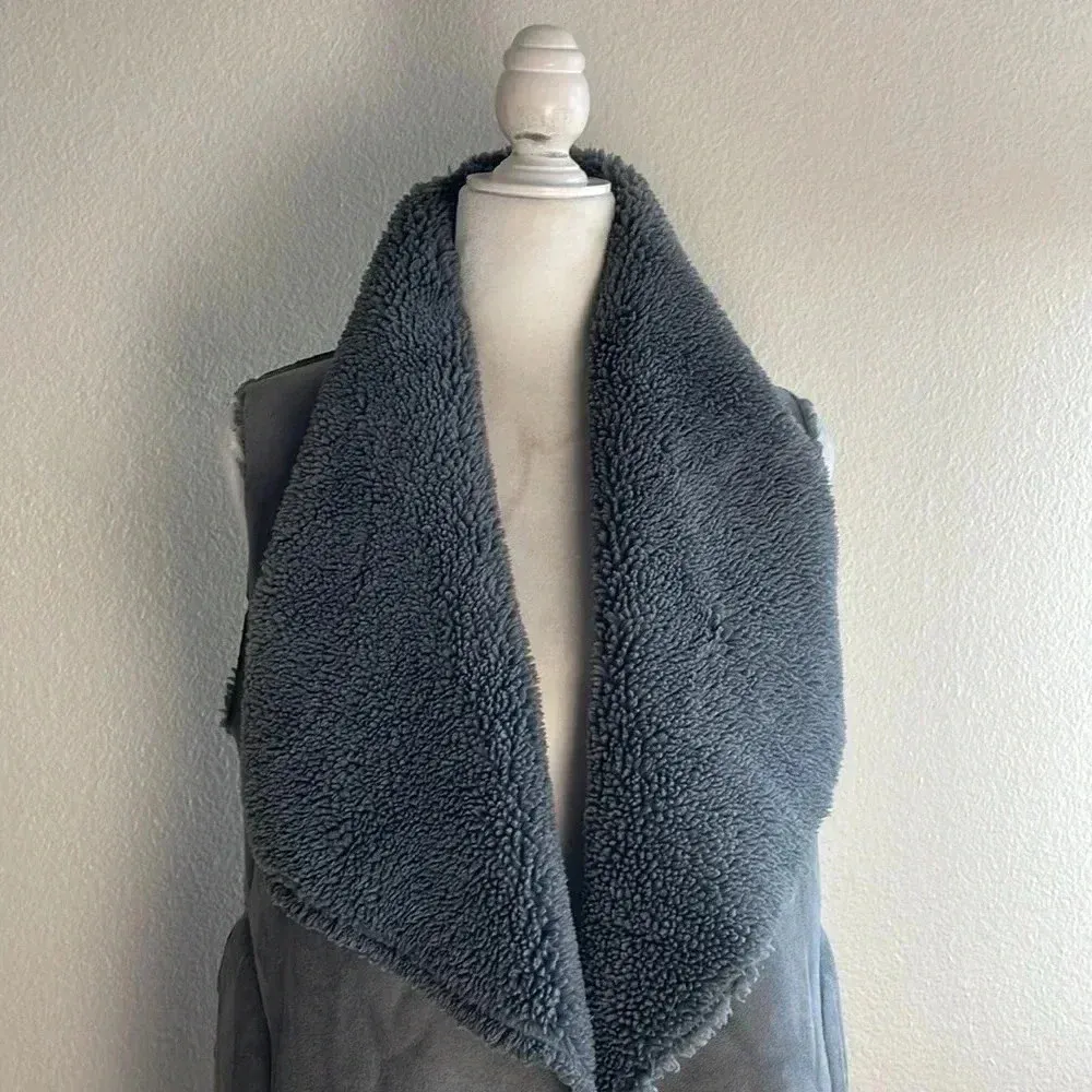 VELVET BY GRAHAM & SPENCER Women's Faux Sherpa‎ Vest Grey XS Gray - Image 3