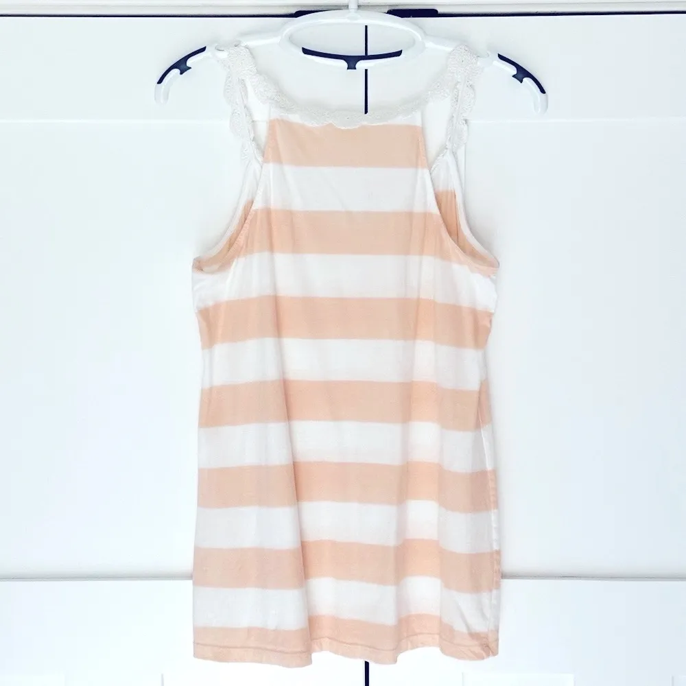 255. Old Navy Peach and white Crochet detailed tank top - Image 2