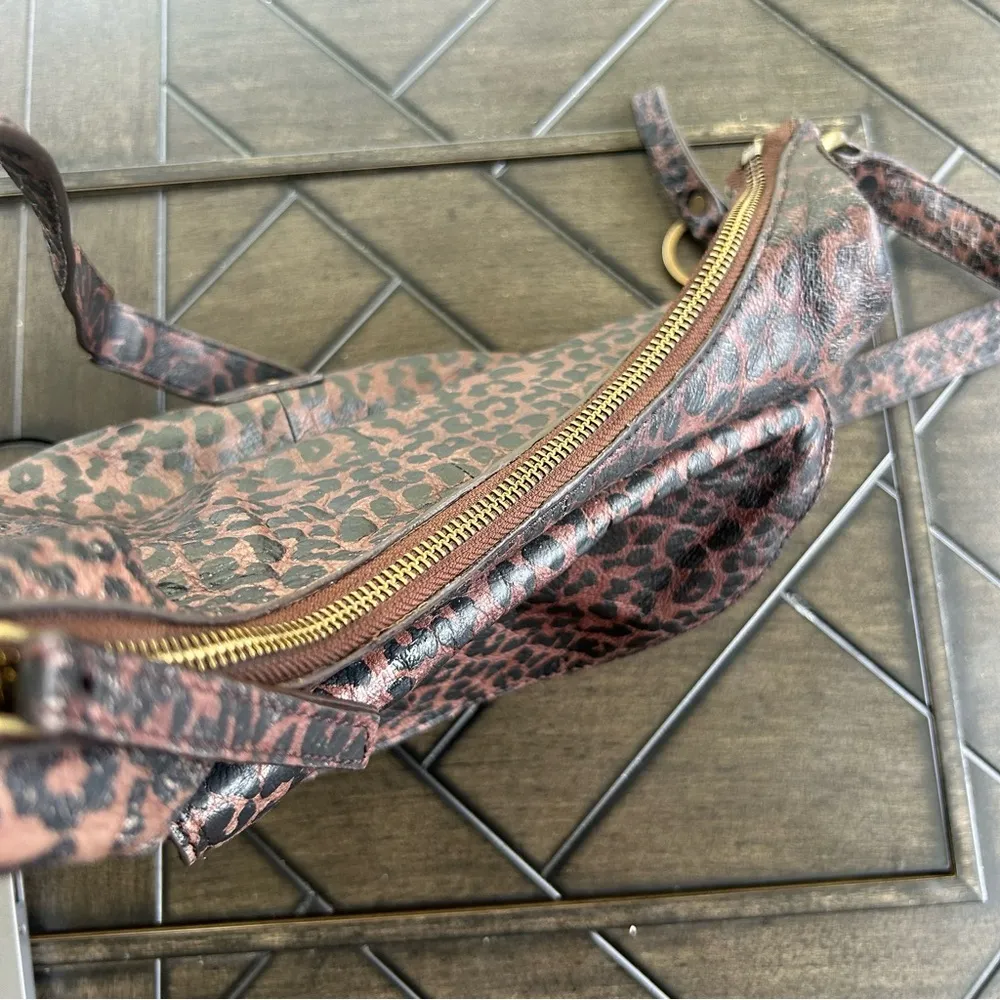 Frye  Maddie Style Leopard leather saddle bag, cossbody, trendy, mobwife - Image 6