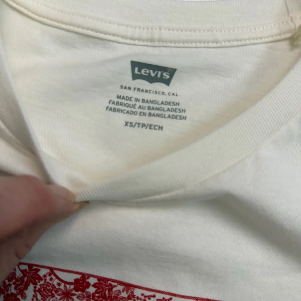 Levis Tee Shirt Top Graphic Floral Vines Lightweight Crewneck Red Cream Ivory - Image 2