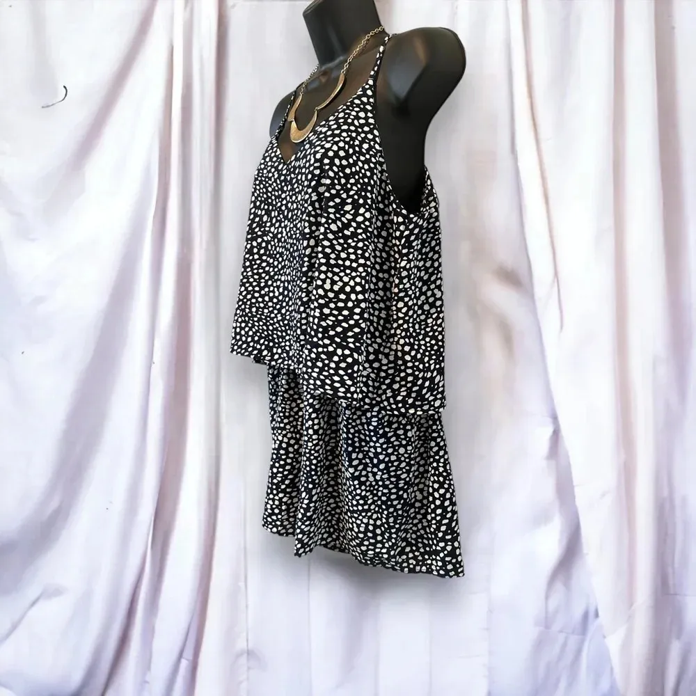 Main strip‎ navy blue pebble romper with pockets size medium - Image 2