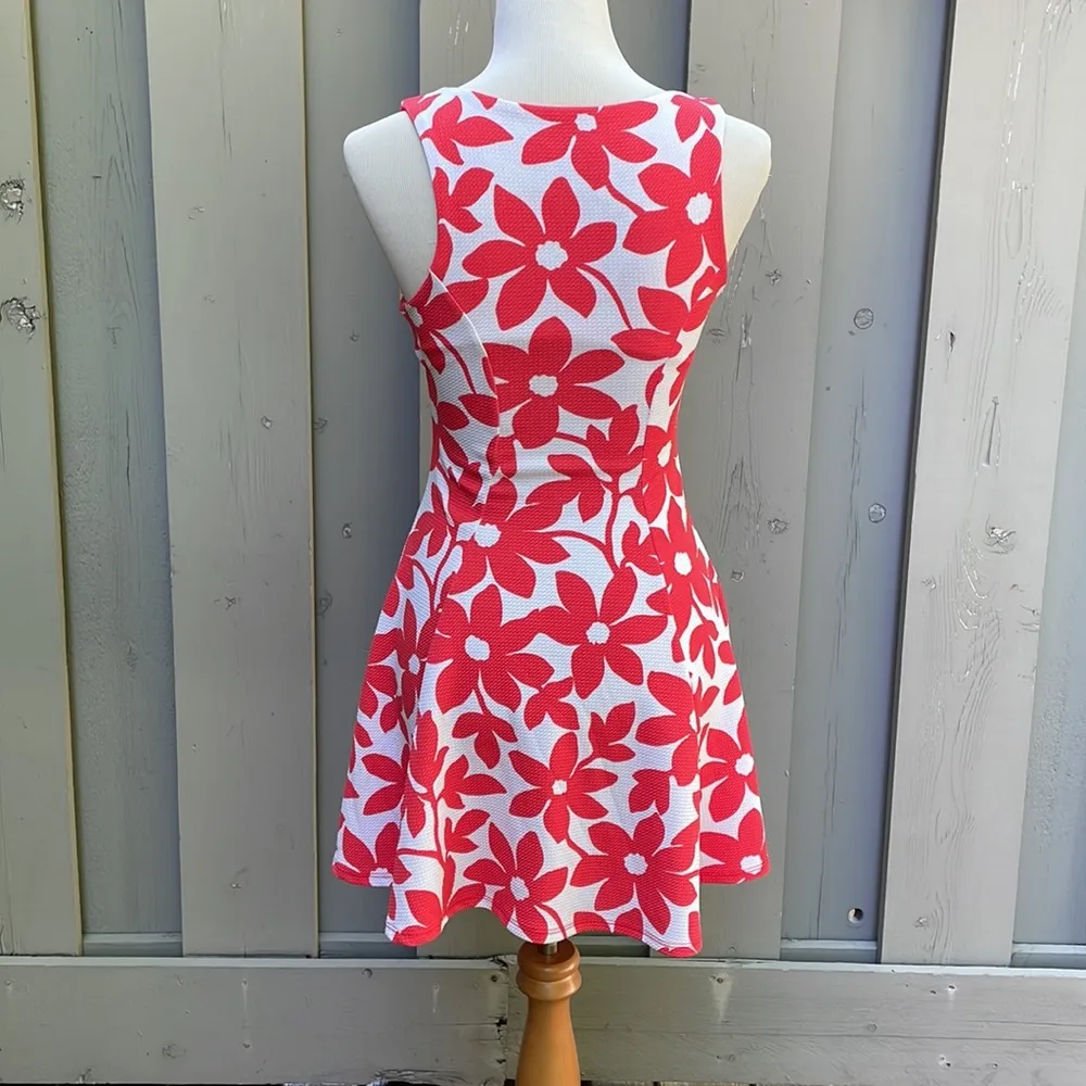 Alythea Tomato Red and White Fit Flare Midi/Mini Dress Size Small - Image 3